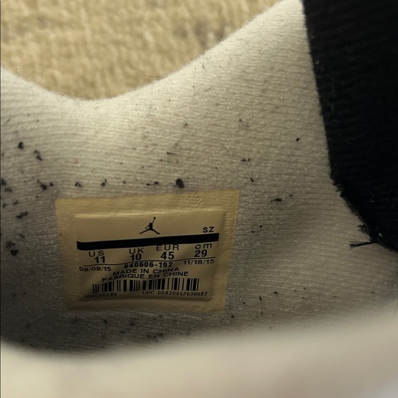 Jordan 4 White Cement Used (no Jordan Box) - Picture 3 of 3